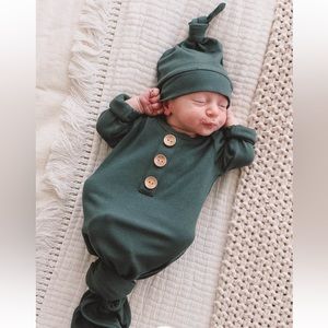 CADEN LANE FOREST GREEN RIBBED BAMBOO BABY KNOT GOWN & HAT